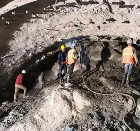 汨罗拱顶带模注浆料的施工流程及注意事项